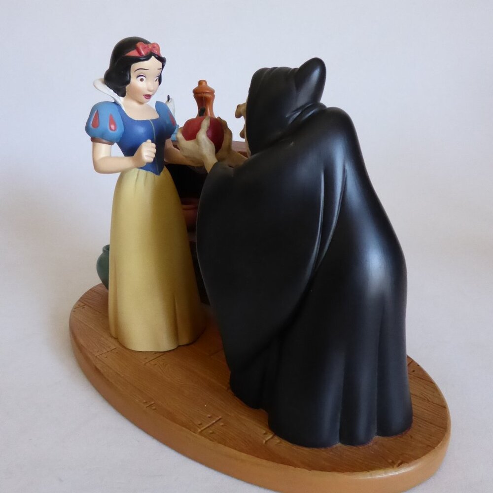 NEW 1999 LE #747/2500 WALT DISNEY GALLERY SNOW WHITE WITCH HAG POISON APPLE - Picture 6 of 16